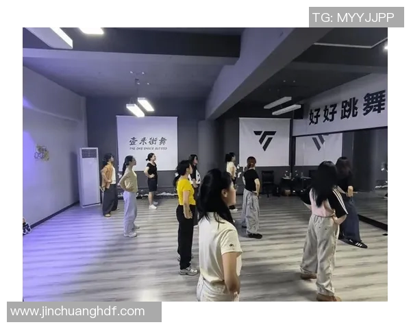 成都街舞队的节奏魅力与文化碰撞探索之旅 成都街舞队的节奏魅力与文化碰撞探索之旅