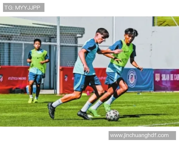 街头采访足球明星儿子揭秘他与父亲的足球梦想与成长故事