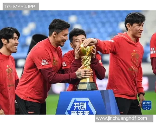 上海足球队以51分稳居冠军赛积分榜首位,争夺冠军形势乐观 上海足球队以51分稳居冠军赛积分榜首位,争夺冠军形势乐观